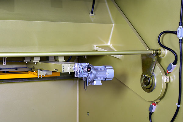 ZDS-450剪板機(jī)后檔料結(jié)構(gòu),平行度高,并采用國(guó)內(nèi)一流品牌軸承,耐磨抗壓壽命長(zhǎng)2.jpg ZDS-450剪板機(jī)后檔料結(jié)構(gòu),平行度高,并采用國(guó)內(nèi)一流品牌軸承,耐磨抗壓壽命長(zhǎng)2.jpg