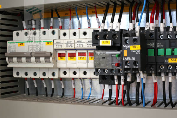 ZDPE8025采用法國進(jìn)口正品施耐德元?dú)饧€(wěn)定耐用壽命長.jpg ZDPE8025采用法國進(jìn)口正品施耐德元?dú)饧€(wěn)定耐用壽命長.jpg