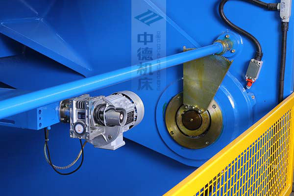 ZDS-432剪板機后檔料結構,平行度高,并采用國內(nèi)一流品牌軸承,耐磨抗壓壽命長.jpg ZDS-432剪板機后檔料結構,平行度高,并采用國內(nèi)一流品牌軸承,耐磨抗壓壽命長.jpg