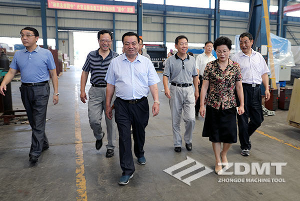 馬鞍山市政協主席李群來我公司“送清涼”慰問4 馬鞍山市政協主席李群來我公司“送清涼”慰問4